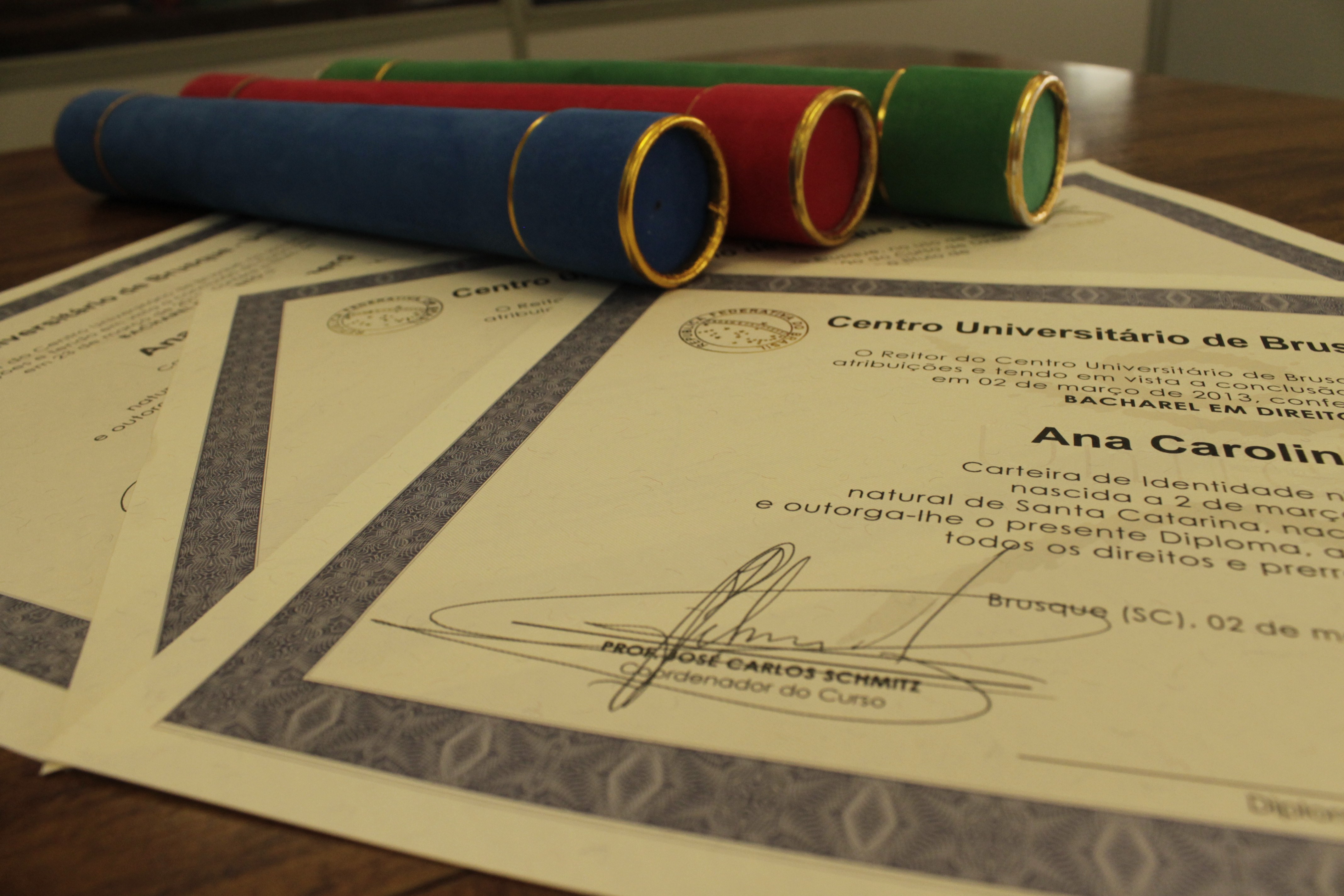 Diplomas Falsos Magalhães & Martins